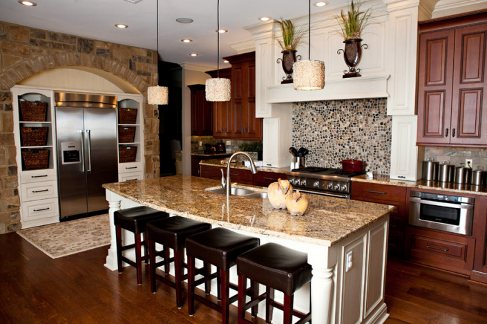 Kitchen with Island and Backsplash